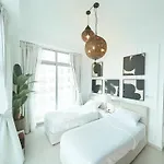 Black & Bold - Aesthetic Stay
