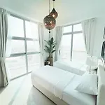 Black & Bold - Aesthetic Stay