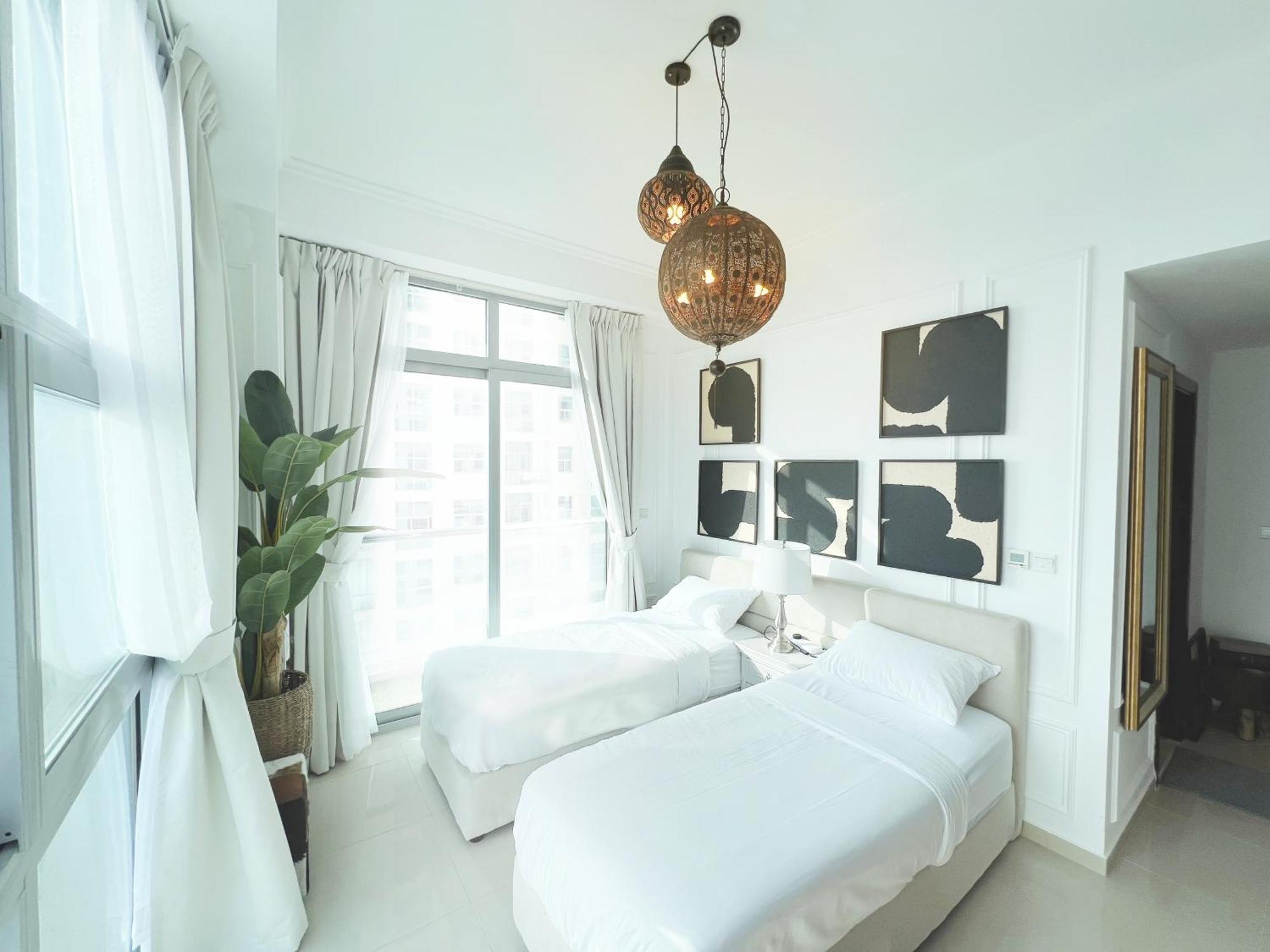 Black & Bold - Aesthetic Dubai
