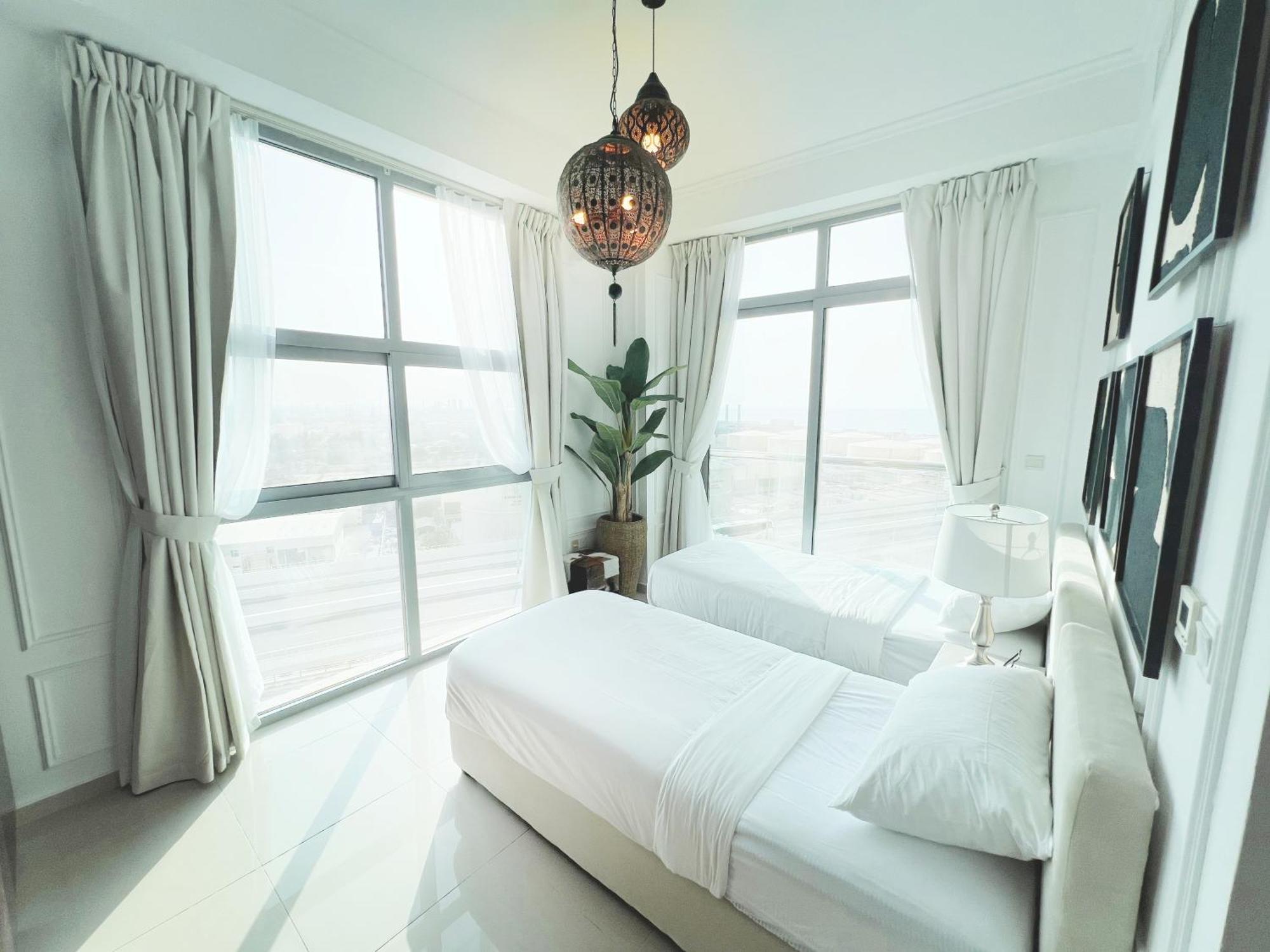 Black & Bold - Aesthetic Dubai